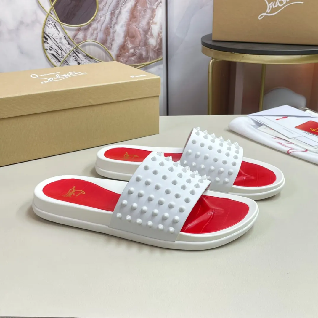 [CL red sole shoes] P: 340💰 size 38-45 Men’s classic slippers, made on the official website 1:1, the original factory specializes in original materials ➖ OEM 3D printed patterns, all hand-nailed and made ➖ Ultra-light non-slip outsole. Super fashionable and super comfortable, handsome on the feet, a must-have for men in summer! !